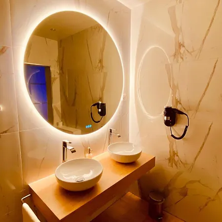 Escapade Romantique Jacuzzi & Sauna Prives *