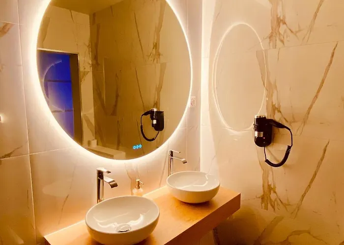Escapade Romantique Jacuzzi & Sauna Prives *