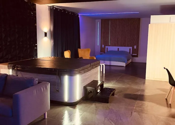 Escapade Romantique Jacuzzi & Sauna Prives *